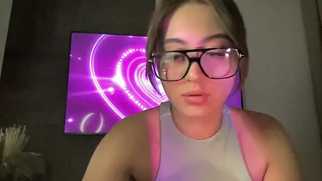 Snapshot of StellarAlice chatting on October 17, 6:21 pm StellarAlice online show from October 17, 6:21 pm