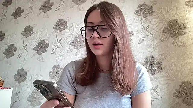 Snapshot of StellarAlice chatting on November 30, 10:30 am StellarAlice online show from November 30, 10:30 am