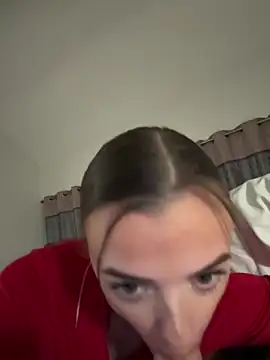 Snapshot of cutietootie02 chatting on December 21, 2:30 am cutietootie02 online show from December 21, 2:30 am