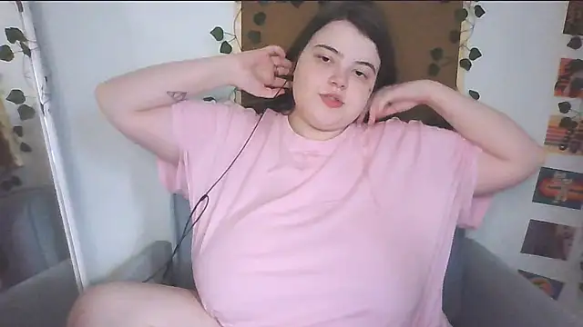 Snapshot of brattyprincessemma chatting on September 14, 1:32 pm brattyprincessemma online show from September 14, 1:32 pm