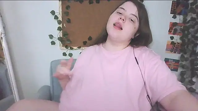 Snapshot of brattyprincessemma chatting on October 16, 5:58 pm brattyprincessemma online show from October 16, 5:58 pm