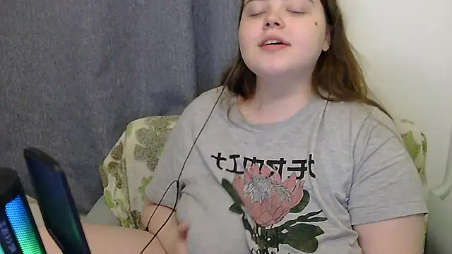 Snapshot of brattyprincessemma chatting on November 4, 7:13 pm brattyprincessemma online show from November 4, 7:13 pm