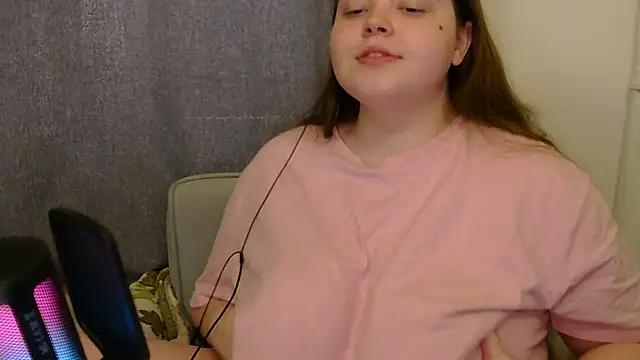 Snapshot of brattyprincessemma chatting on November 11, 6:35 am brattyprincessemma online show from November 11, 6:35 am