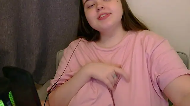 Snapshot of brattyprincessemma chatting on December 3, 6:28 pm brattyprincessemma online show from December 3, 6:28 pm