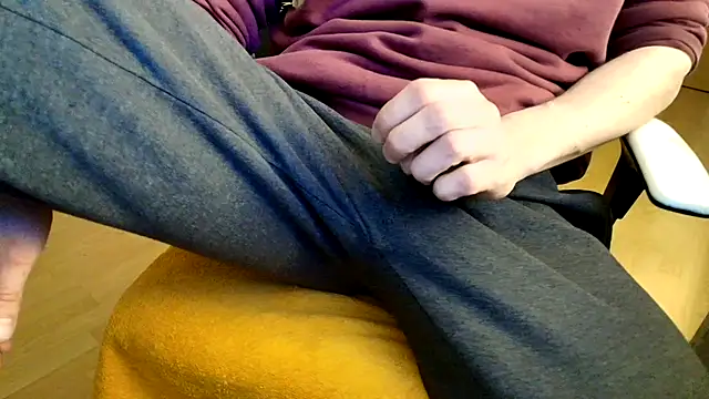 Breezydicksn online show from April 9, 8:36 pm