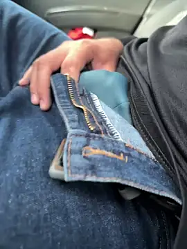 Snapshot of Xarkomm chatting on March 3, 9:31 pm Xarkomm online show from March 3, 9:31 pm