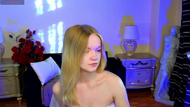 Snapshot of RosesKate chatting on October 6, 4:32 am RosesKate online show from October 6, 4:32 am