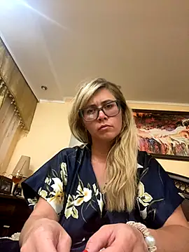 Snapshot of Crystal00Girl chatting on September 9, 9:25 pm Crystal00Girl online show from September 9, 9:25 pm