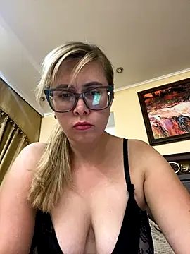 Snapshot of Crystal00Girl chatting on September 13, 9:47 pm Crystal00Girl online show from September 13, 9:47 pm
