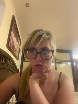 Snapshot of Crystal00Girl chatting on September 17, 9:16 pm Crystal00Girl online show from September 17, 9:16 pm