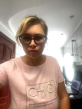 Snapshot of Crystal00Girl chatting on September 19, 11:33 am Crystal00Girl online show from September 19, 11:33 am