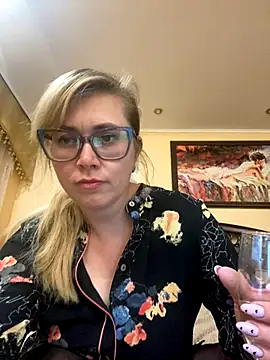 Snapshot of Crystal00Girl chatting on September 20, 8:32 pm Crystal00Girl online show from September 20, 8:32 pm