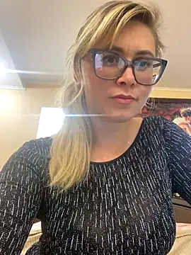 Snapshot of Crystal00Girl chatting on September 21, 8:21 pm Crystal00Girl online show from September 21, 8:21 pm
