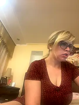 Snapshot of Crystal00Girl chatting on September 27, 8:47 pm Crystal00Girl online show from September 27, 8:47 pm