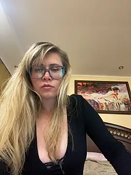 Snapshot of Crystal00Girl chatting on October 2, 8:49 pm Crystal00Girl online show from October 2, 8:49 pm
