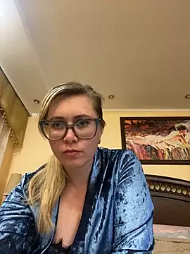 Snapshot of Crystal00Girl chatting on October 5, 9:13 pm Crystal00Girl online show from October 5, 9:13 pm