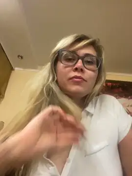 Snapshot of Crystal00Girl chatting on October 12, 9:03 pm Crystal00Girl online show from October 12, 9:03 pm