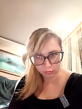 Snapshot of Crystal00Girl chatting on October 13, 8:53 pm Crystal00Girl online show from October 13, 8:53 pm