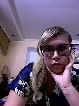 Snapshot of Crystal00Girl chatting on October 14, 7:25 pm Crystal00Girl online show from October 14, 7:25 pm