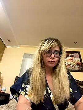 Snapshot of Crystal00Girl chatting on October 15, 10:10 pm Crystal00Girl online show from October 15, 10:10 pm