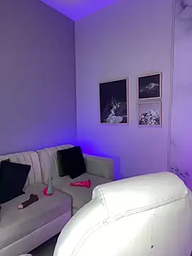 dreamleah  online show from April 15, 2:29 am