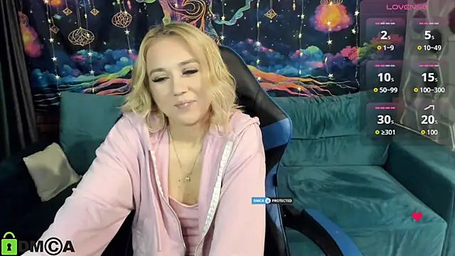 Snapshot of CrystalGirl99 chatting on December 16, 8:08 am CrystalGirl99 online show from December 16, 8:08 am