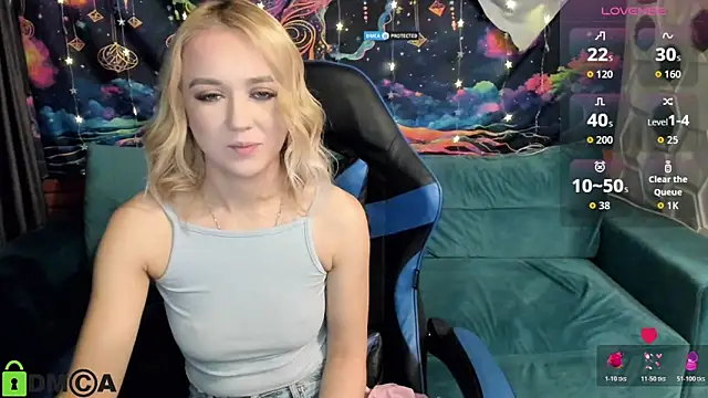 Snapshot of CrystalGirl99 chatting on December 21, 8:43 am CrystalGirl99 online show from December 21, 8:43 am