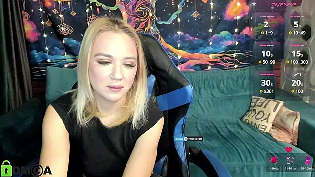 Snapshot of CrystalGirl99 chatting on January 12, 7:35 am CrystalGirl99 online show from January 12, 7:35 am