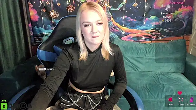 Snapshot of CrystalGirl99 chatting on February 13, 8:27 pm CrystalGirl99 online show from February 13, 8:27 pm