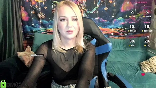 Snapshot of CrystalGirl99 chatting on February 19, 8:10 am CrystalGirl99 online show from February 19, 8:10 am