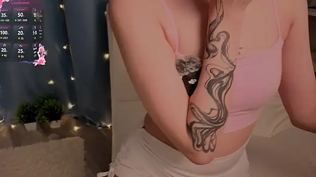 Snapshot of Winaria chatting on October 25, 4:20 am Winaria online show from October 25, 4:20 am