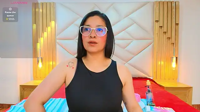 Snapshot of Alana_steel_1 chatting on November 19, 7:36 pm Alana steel 1 online show from November 19, 7:36 pm