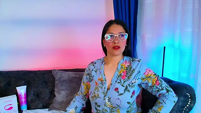 Snapshot of Alana_steel_1 chatting on December 17, 7:31 pm Alana steel 1 online show from December 17, 7:31 pm