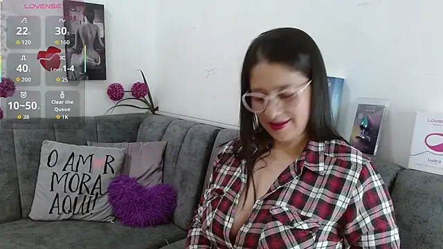 Snapshot of Alana_steel_1 chatting on April 24, 7:49 pm Alana steel 1 online show from April 24, 7:49 pm