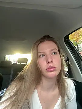 Chloemillerrxx online show from November 18, 2:43 pm