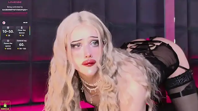 RoxyKyper online show from December 19, 3:41 pm