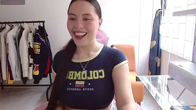 Snapshot of madissooon__ chatting on June 2, 7:27 pm madissooon online show from June 2, 7:27 pm