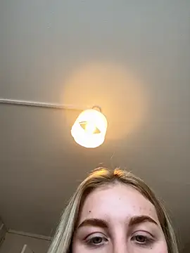 Snapshot of Layla_20_ chatting on October 6, 12:02 pm Layla 20 online show from October 6, 12:02 pm