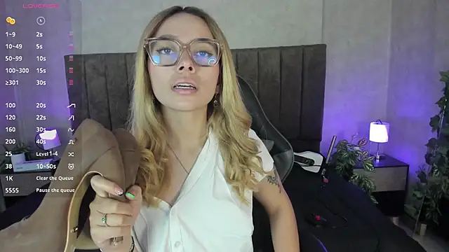 LanaMills  online show from October 30, 5:42 am