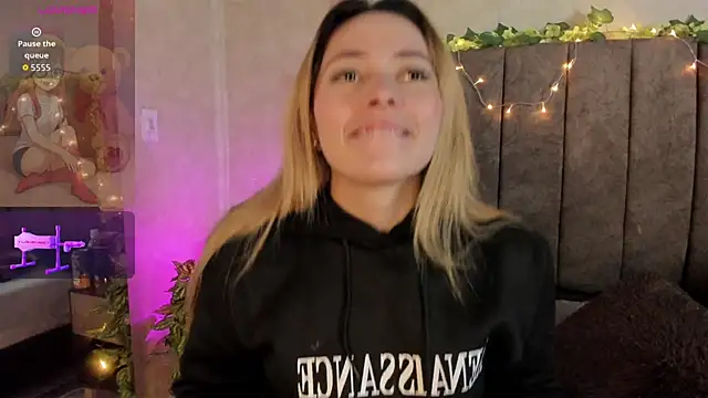 LanaMills  online show from February 8, 5:22 am