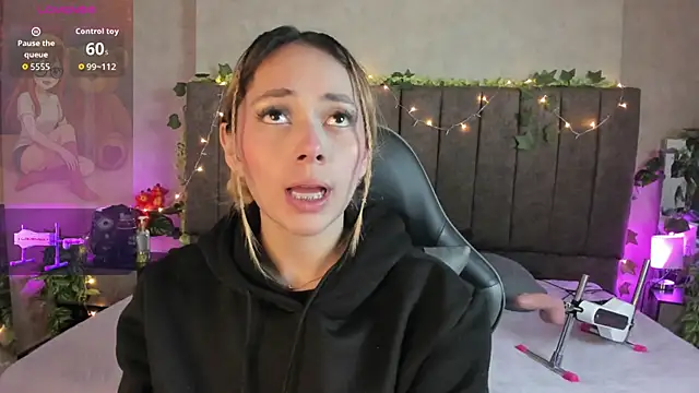 LanaMills  online show from February 19, 5:25 am