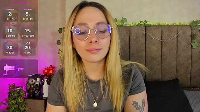 LanaMills  online show from February 24, 9:02 pm