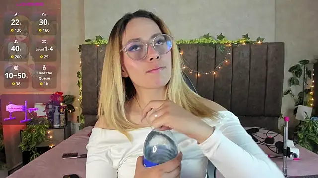 LanaMills  online show from March 31, 5:08 am