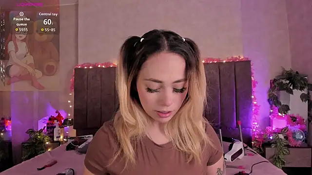 LanaMills  online show from June 20, 4:04 am