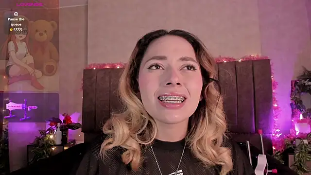 LanaMills  online show from June 27, 5:34 am