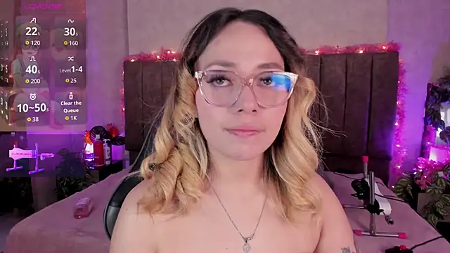 LanaMills  online show from July 23, 4:10 am