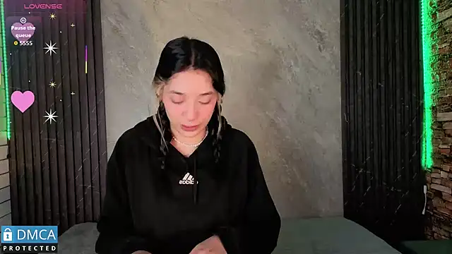 stepha   online show from December 15, 12:09 pm