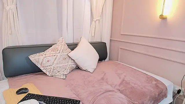 Nahomi key  online show from November 15, 7:43 pm