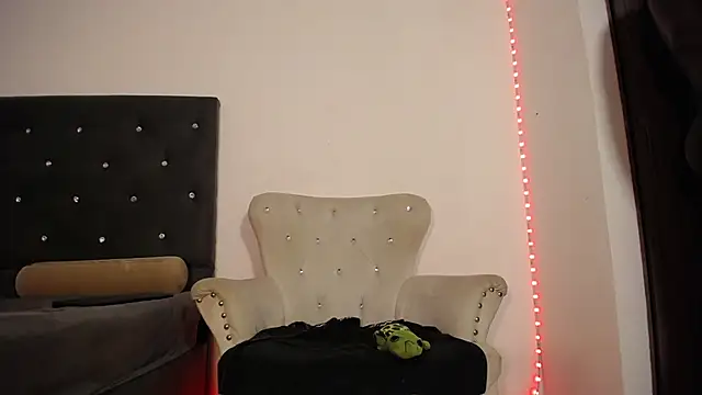 Snapshot of JoshMorri chatting on October 21, 6:36 am JoshMorri online show from October 21, 6:36 am