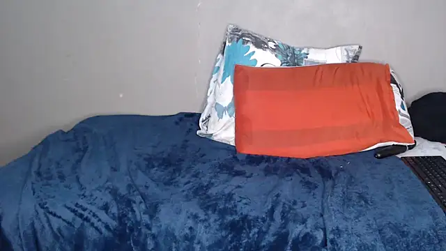 Lunalee online show from March 22, 7:06 pm